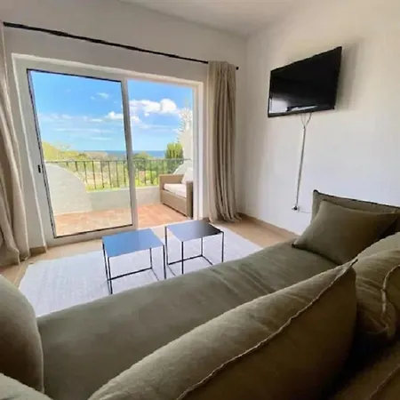 Serenity Bright Flat T3, 2 Terraces Seaview 600m Апартаменты *